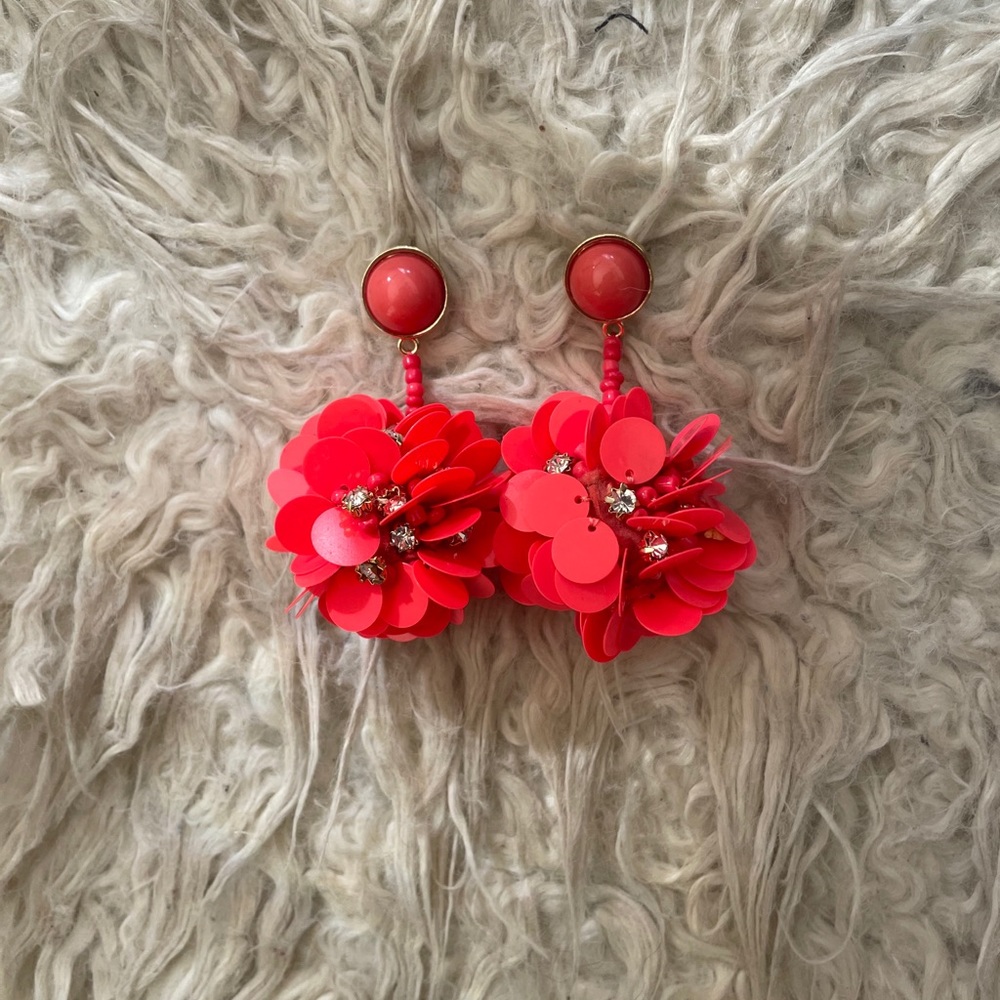 Pink flower design hanging earrings